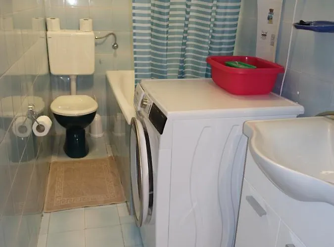 דירה Klimatisiertes Barbara טרפאניי